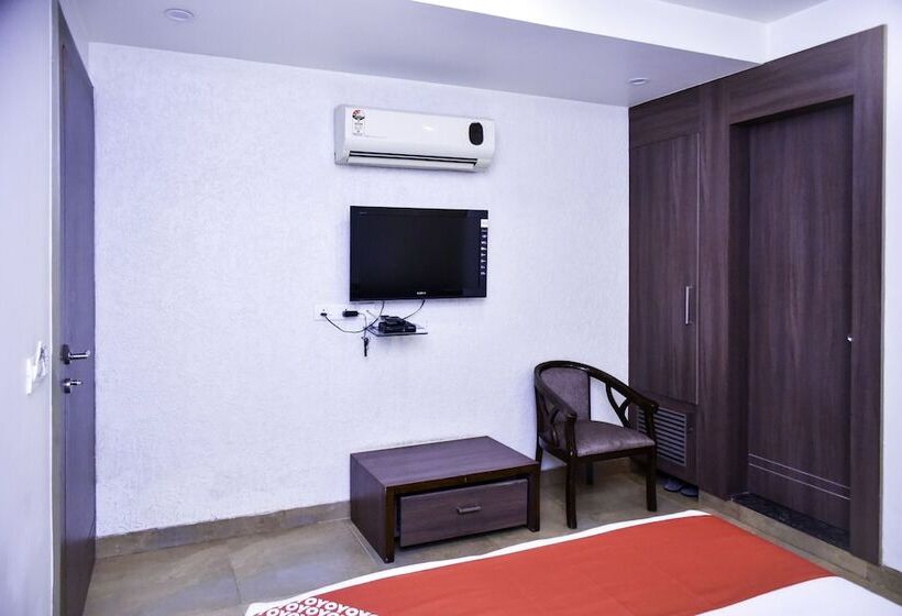 Отель City Square By Oyo Rooms