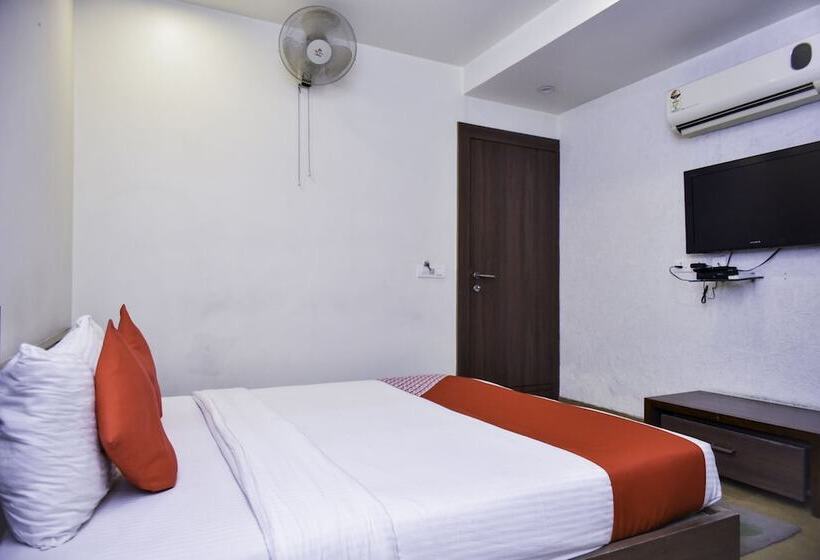 Отель City Square By Oyo Rooms