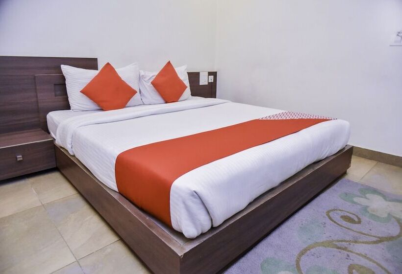 Отель City Square By Oyo Rooms