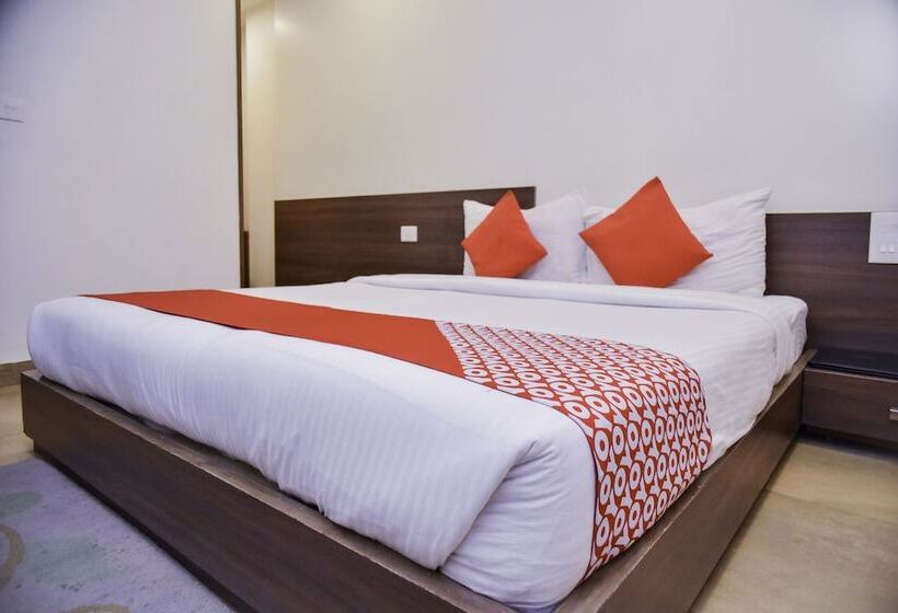 Отель City Square By Oyo Rooms