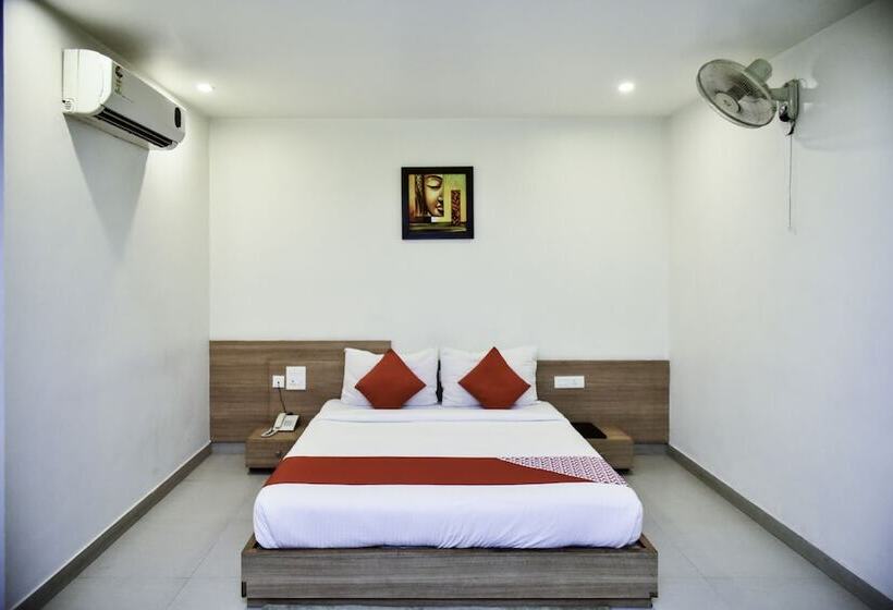 Отель City Square By Oyo Rooms