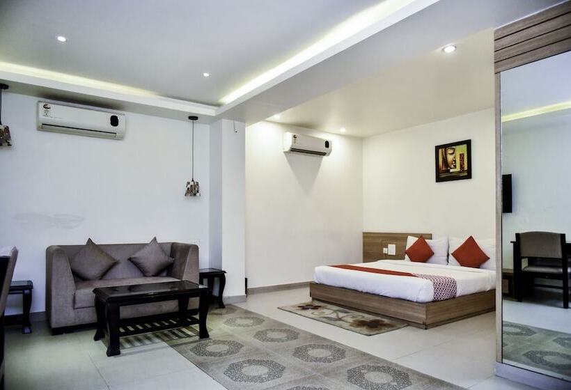 Отель City Square By Oyo Rooms