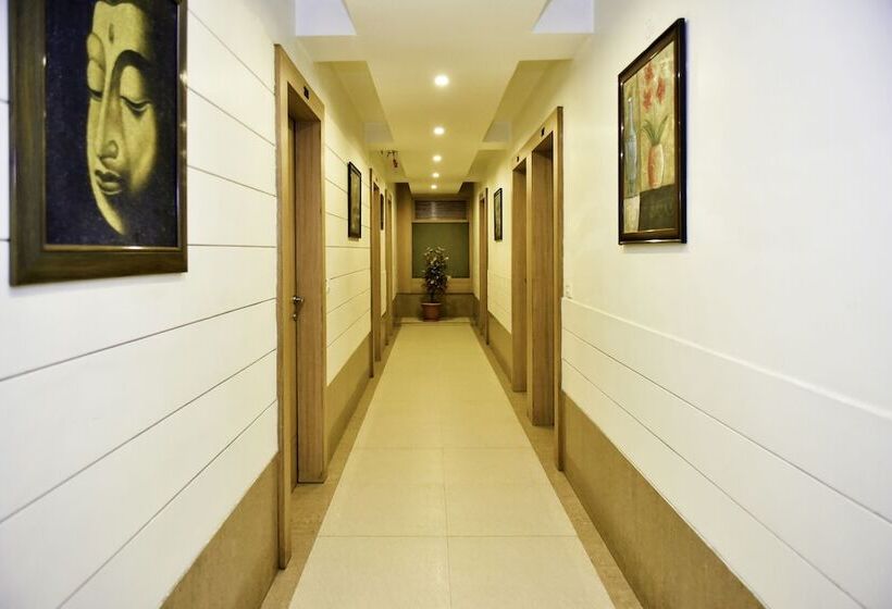 Отель City Square By Oyo Rooms