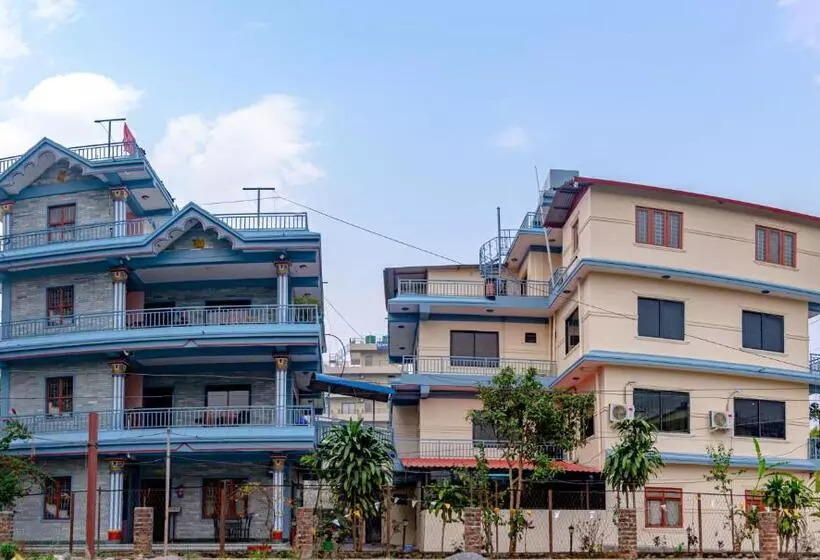 هتل Middle Point Pvt Ltd