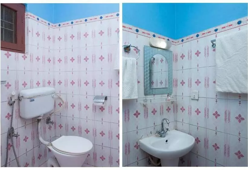 هتل Middle Point Pvt Ltd