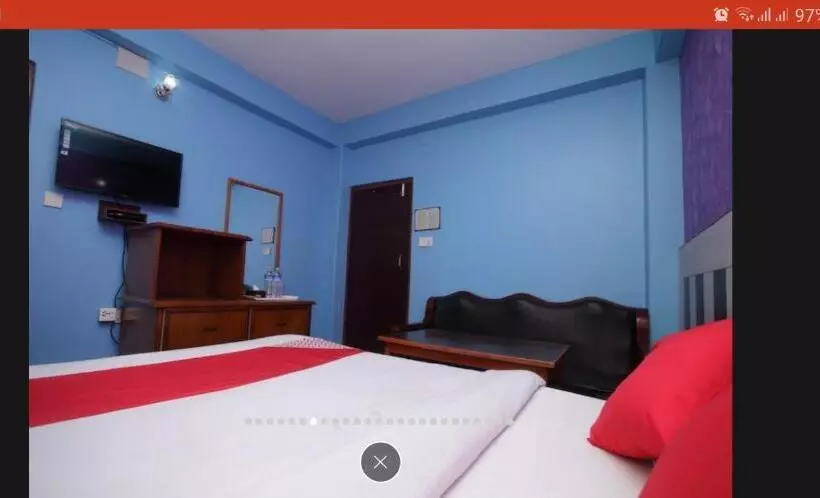 هتل Middle Point Pvt Ltd