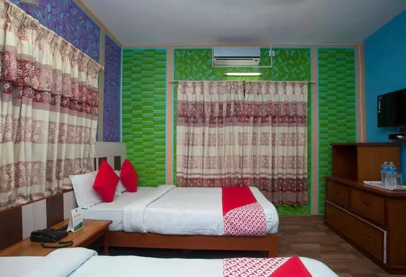 هتل Middle Point Pvt Ltd