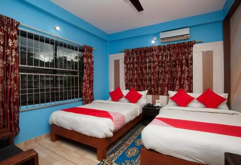 هتل Middle Point Pvt Ltd