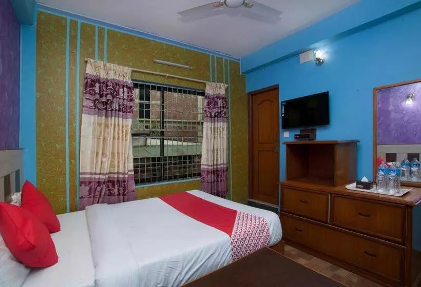 هتل Middle Point Pvt Ltd