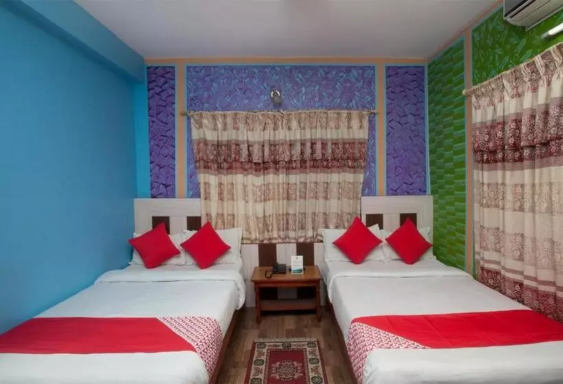 هتل Middle Point Pvt Ltd