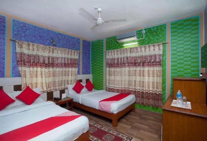 هتل Middle Point Pvt Ltd