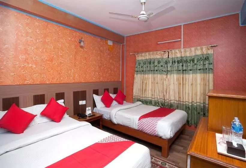 هتل Middle Point Pvt Ltd