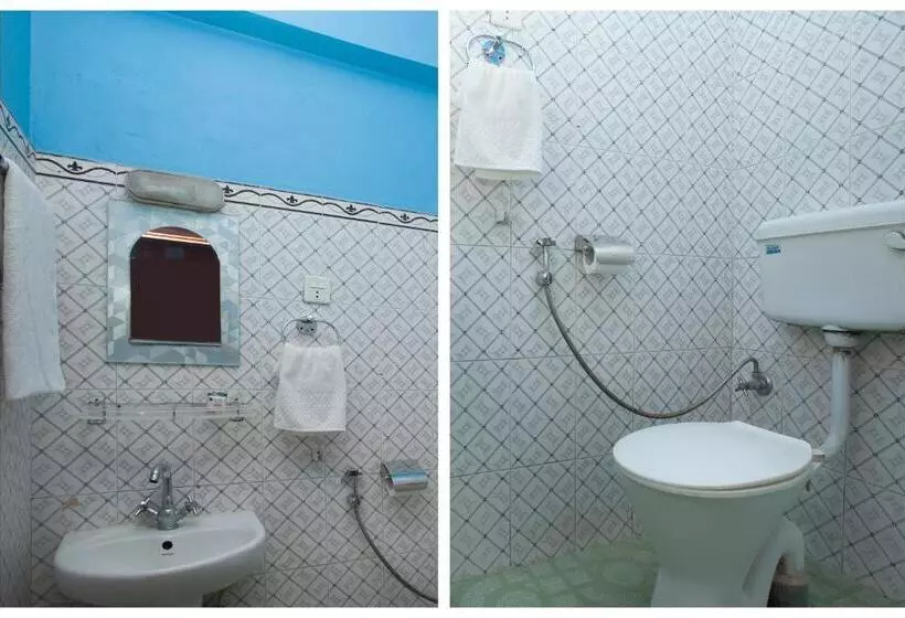 هتل Middle Point Pvt Ltd