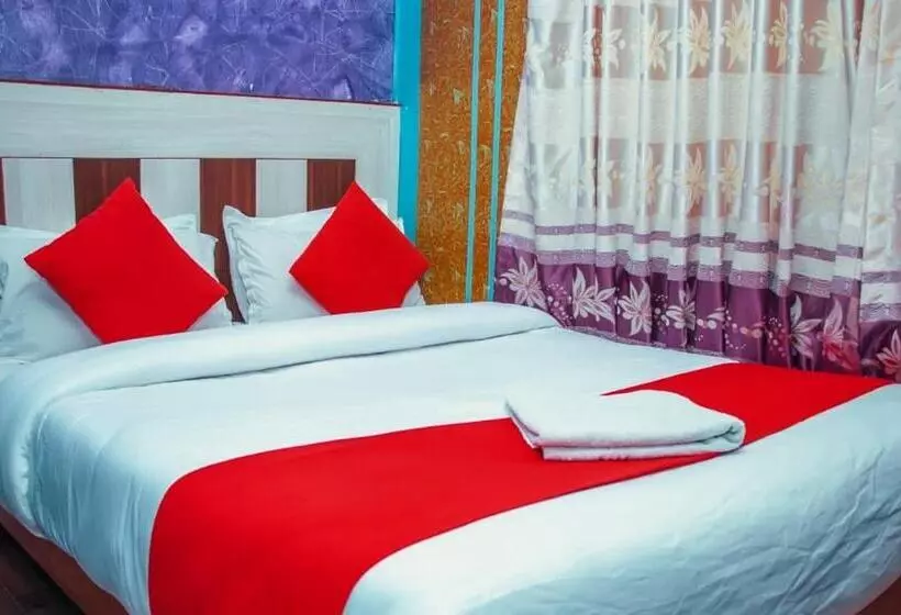 هتل Middle Point Pvt Ltd