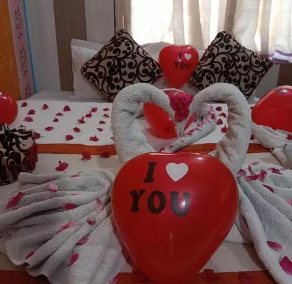 هتل Middle Point Pvt Ltd