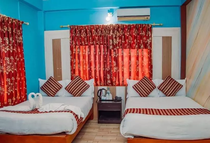 هتل Middle Point Pvt Ltd