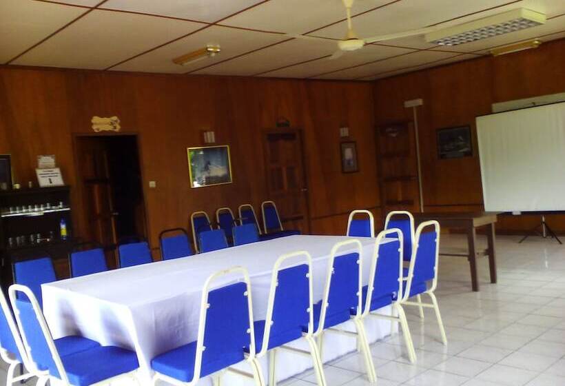 Otel Seaside Travellers Inn