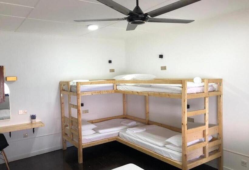 Otel Seaside Travellers Inn