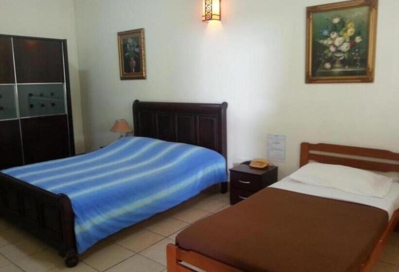 Otel Seaside Travellers Inn