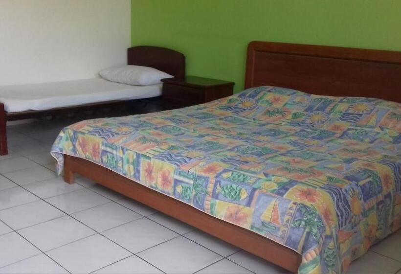 Otel Seaside Travellers Inn