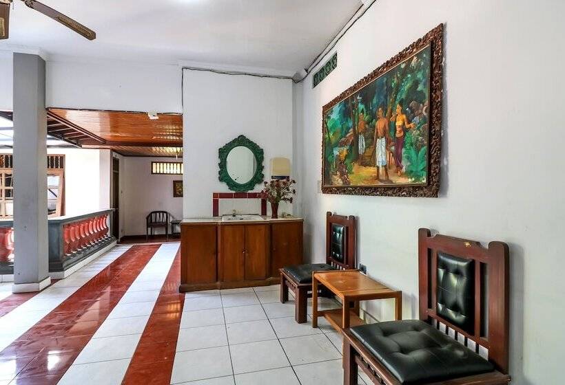 Hotel Spot On 1927 Candra Adigraha