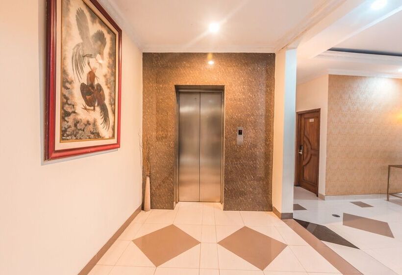 فندق Wisma Lux Barkah By Oyo Rooms