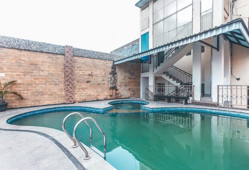 فندق Wisma Lux Barkah By Oyo Rooms