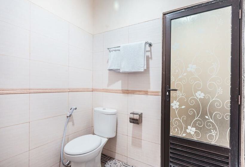 فندق Wisma Lux Barkah By Oyo Rooms