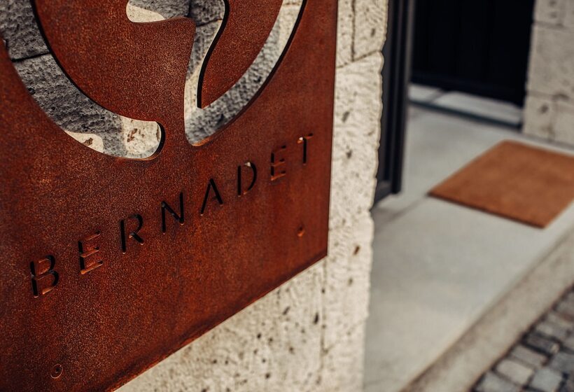 هتل Bernadet Alaçatı