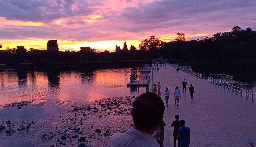 هتل Damnak Tormeas Homestay