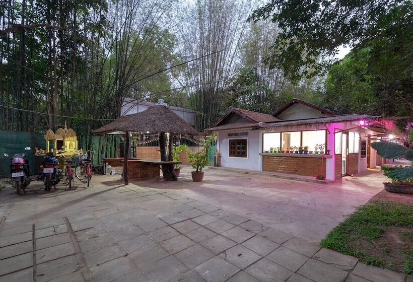 هتل Damnak Tormeas Homestay