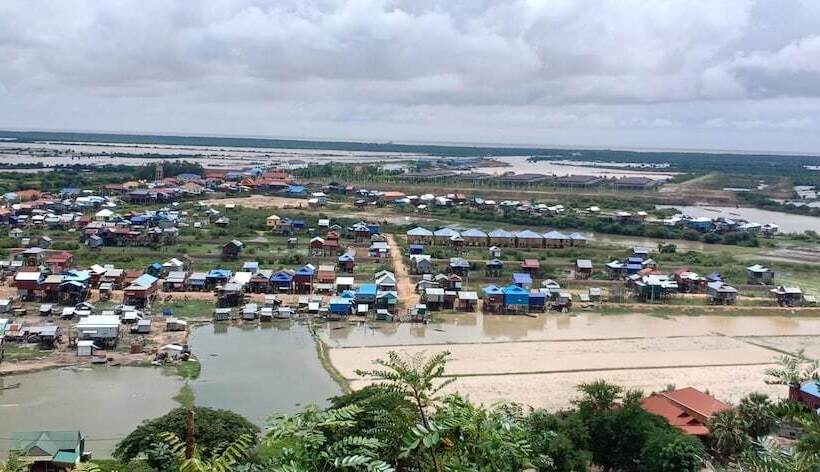 هتل Damnak Tormeas Homestay