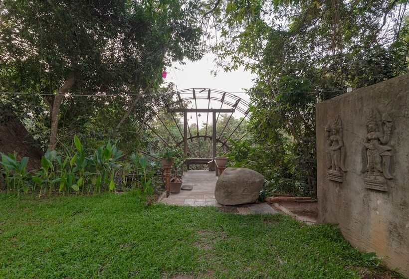 هتل Damnak Tormeas Homestay