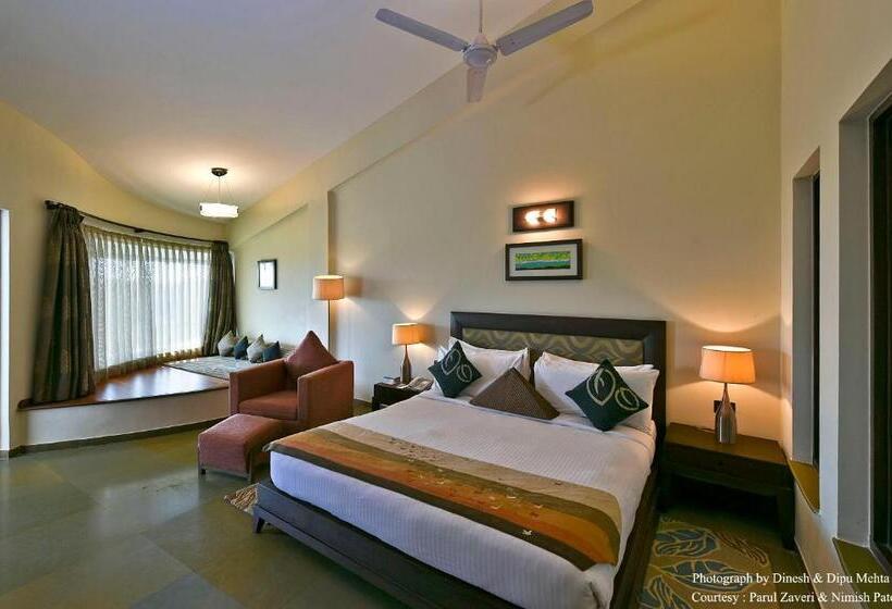 Отель Gulmohar Greens   Golf & Country Club