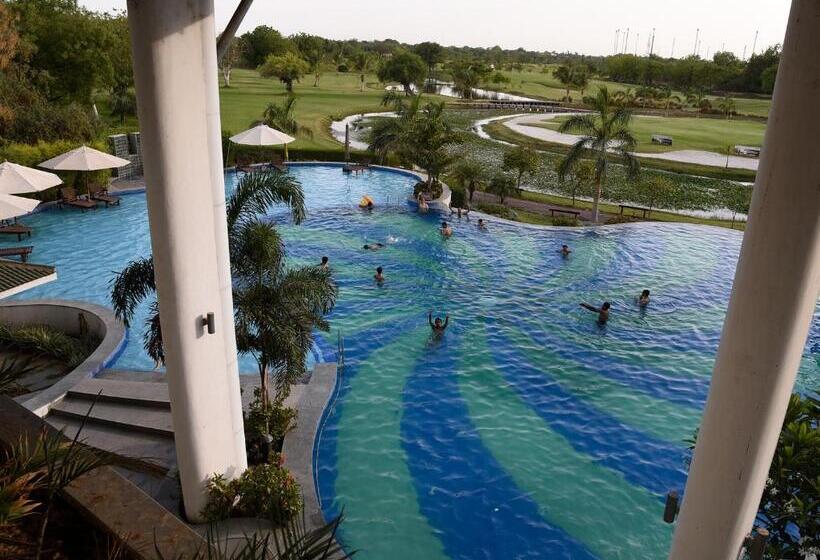 Отель Gulmohar Greens   Golf & Country Club