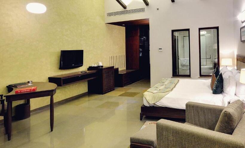 Отель Gulmohar Greens   Golf & Country Club