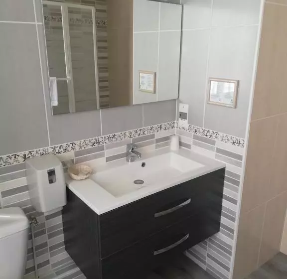 Hotelli Hôtel Restaurant Les Colonnades