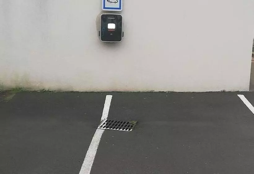 Hotelli Hôtel Restaurant Les Colonnades