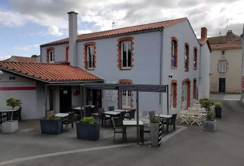 Hotelli Hôtel Restaurant Les Colonnades