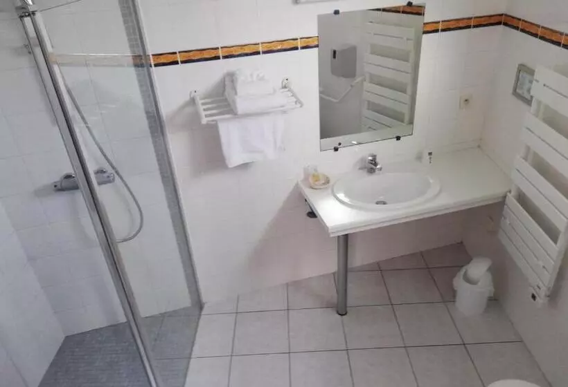 Hotelli Hôtel Restaurant Les Colonnades