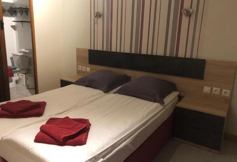 בית מלון כפרי La Châtaigneraie