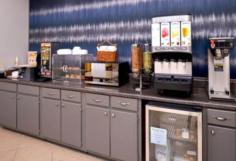 Отель Americas Best Value Inn Monroeville