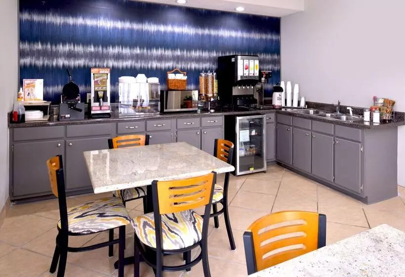 Отель Americas Best Value Inn Monroeville