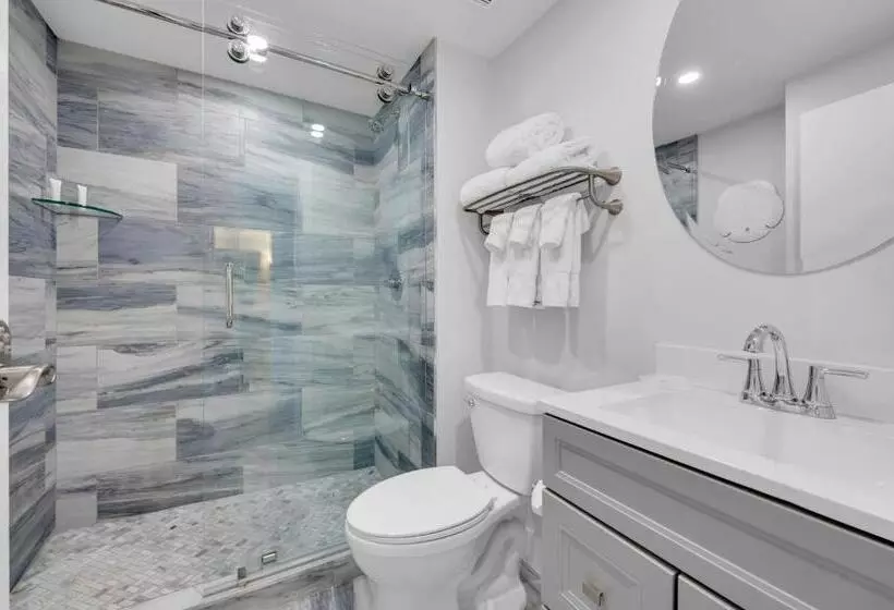 هتل Bayfront Inn 5th Avenue