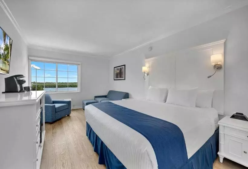 هتل Bayfront Inn 5th Avenue