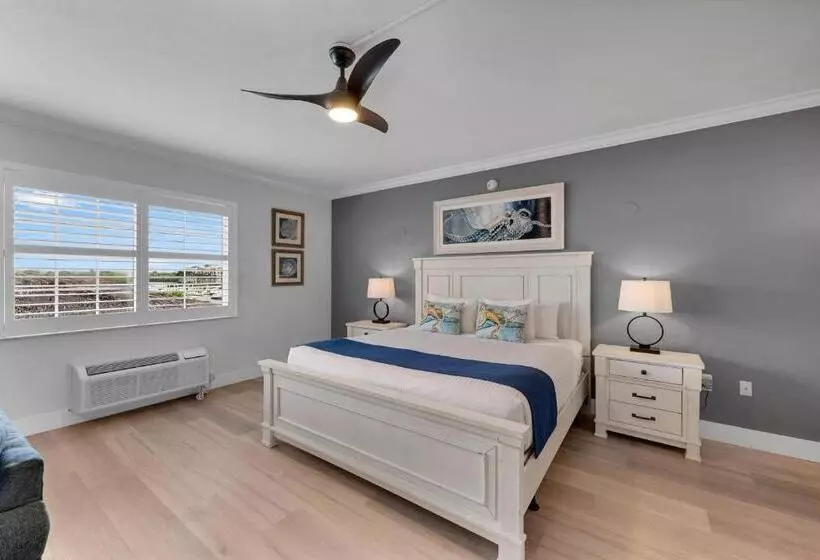 هتل Bayfront Inn 5th Avenue