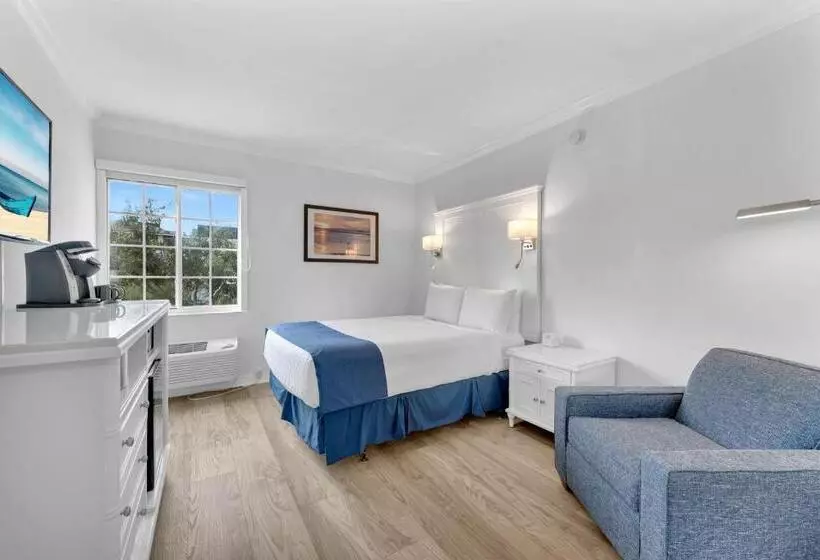 هتل Bayfront Inn 5th Avenue