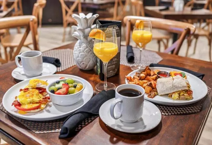 هتل Bayfront Inn 5th Avenue