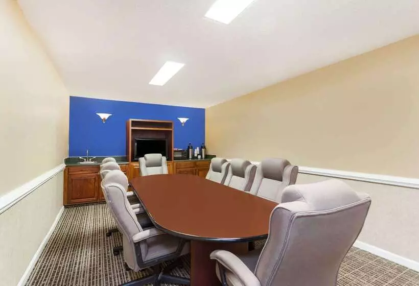 ホテル Baymont By Wyndham Florence/muscle Shoals