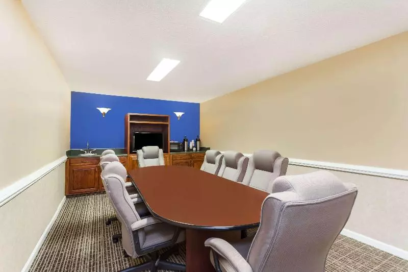 ホテル Baymont By Wyndham Florence/muscle Shoals